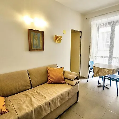 Sleeps 3 With Air Con *