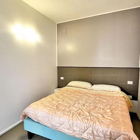 Sleeps 3 With Air Con Апартаменты *
