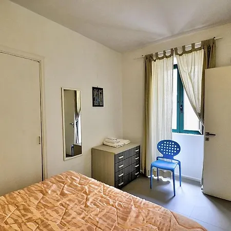 Sleeps 3 With Air Con