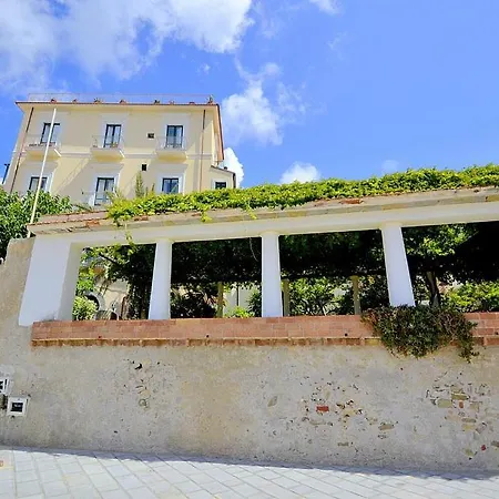 Sleeps 3 With Air Con